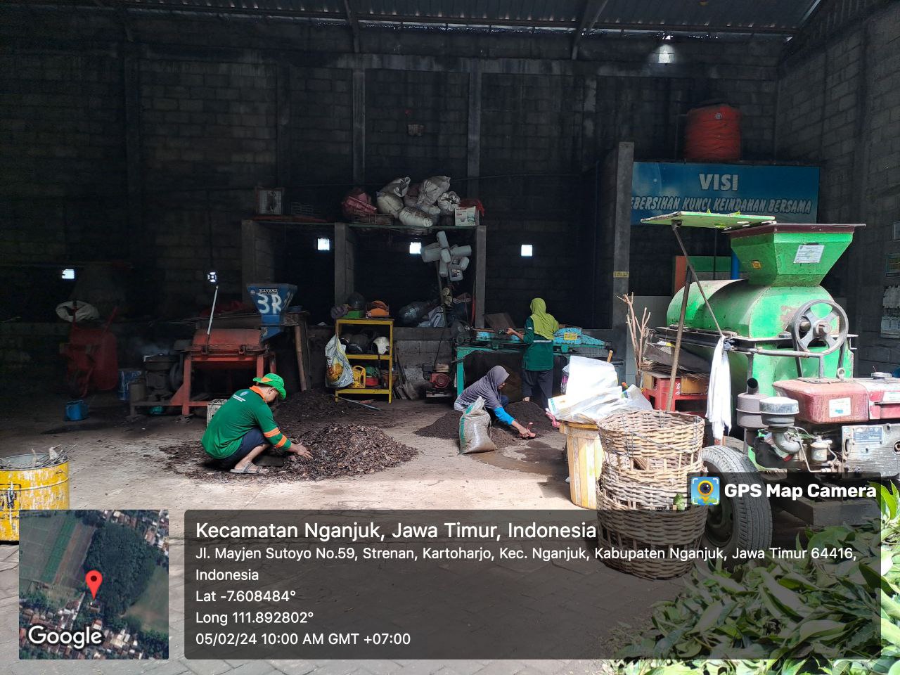 Pembuatan pupuk di TPST Kartoharjo